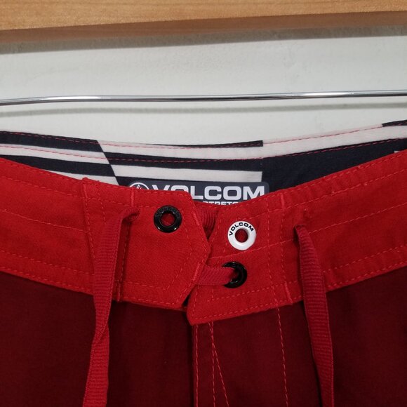 Volcom Men's Shorts Red Size 36 - Picture 3 of 6